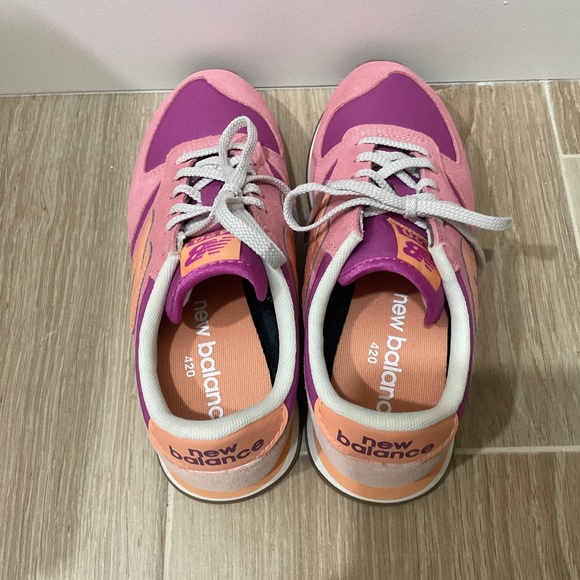 New Balance 420 Tennis Shoes- Womens - Picture 4 of 6